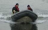 Schlauchboot im Einsatz auf der Weser